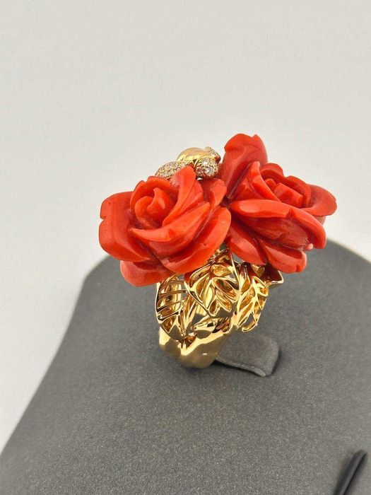 Кольцо Dior с кораллом