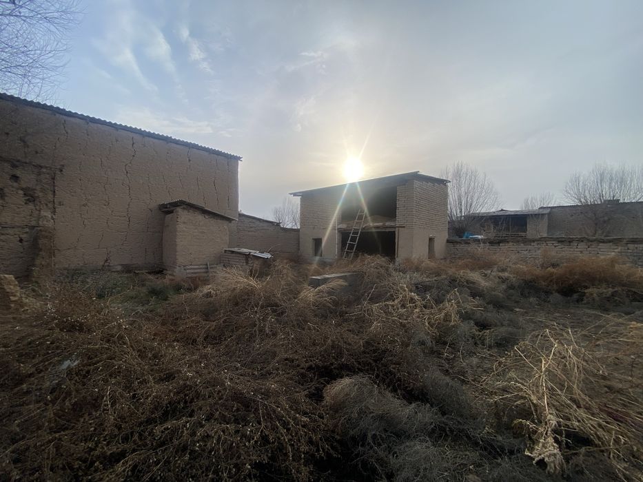 Uy hovli sotiladi 10 sotihli