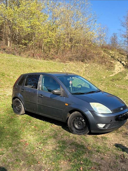 Vând Ford Fiesta