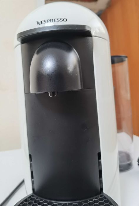 Кафемашина с капсули Nespresso VERTUO Plus GCB2