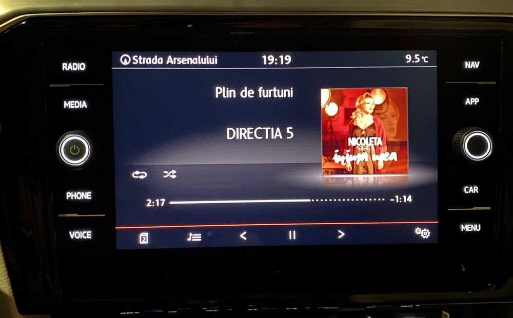 Display Infotainment cu ramă pentru VW Passat B8