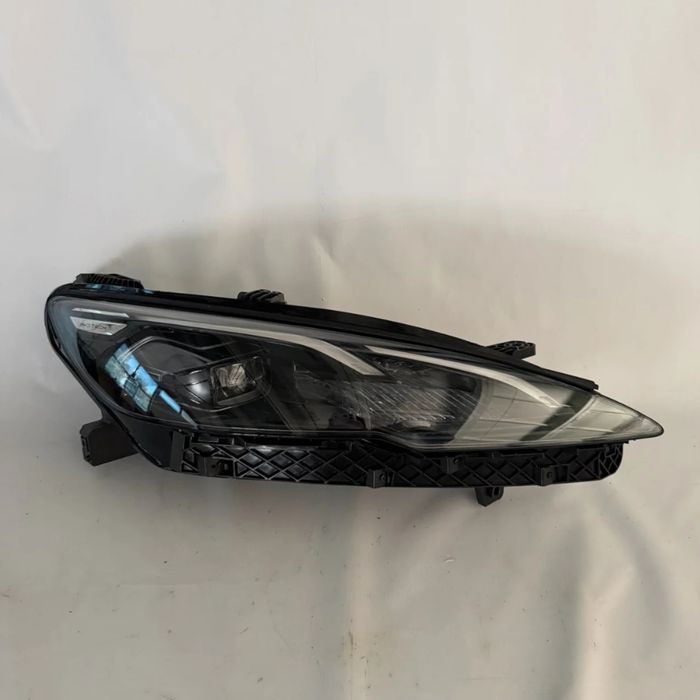Фары на BYD seal 05,првая.