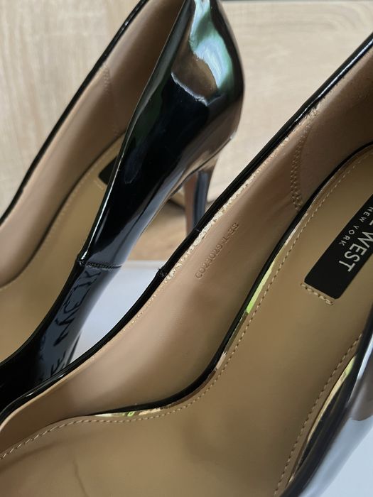 Чисто нови дамски обувки Nine West – черен лак, 9.5 см ток