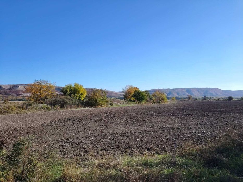 Земеделски парцел на кръстопът Плевен / Никопол / Белене!