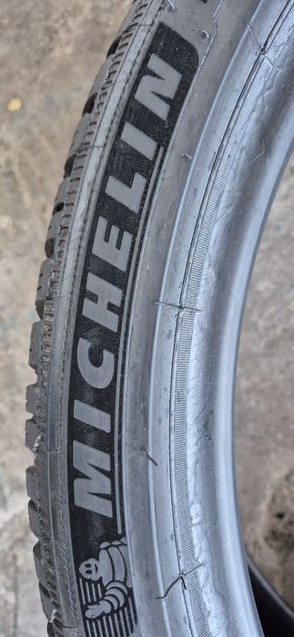 4 anvelope iarna ca si noi Michelin 245/35/20.Pretul este pe bucata.