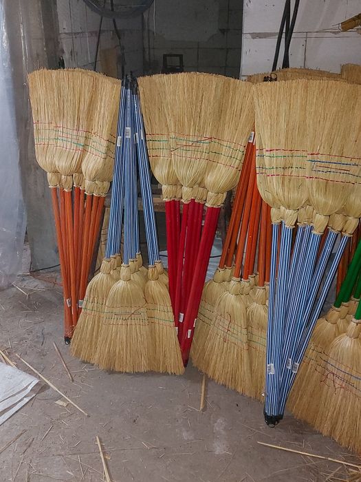 Vând maturi confecționate din sorg