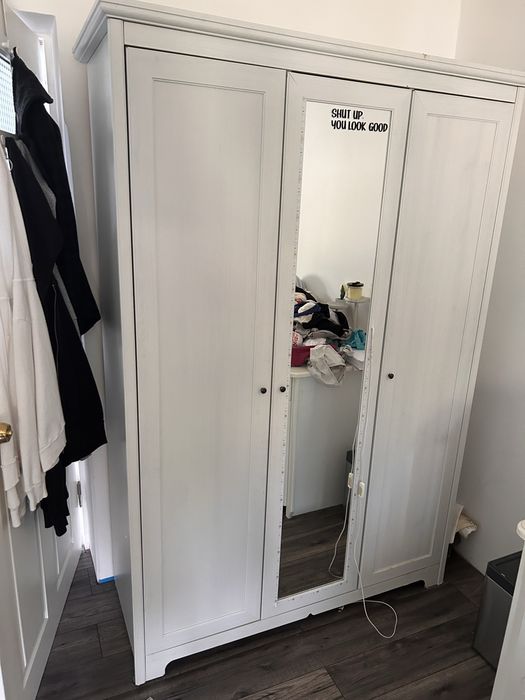 Vand dulap Ikea folosit in stare buna