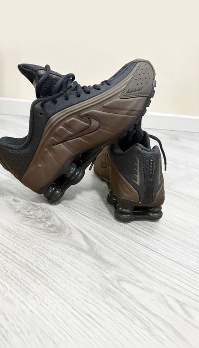 nike shox r4 Маратонки