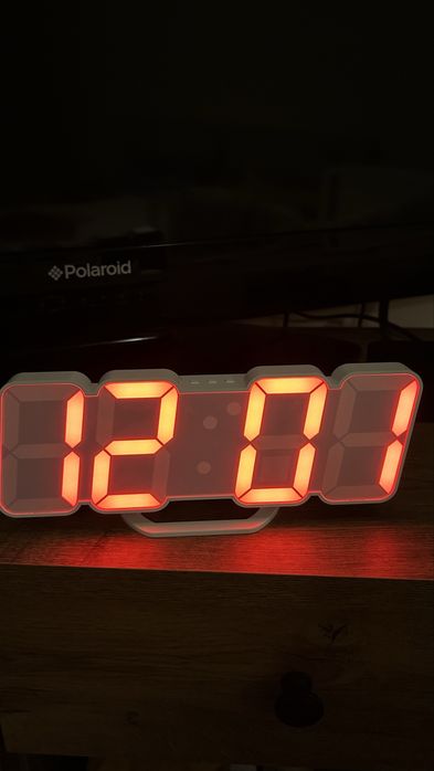 Ceas cu lumina rosie pentru somn odihnitor copii