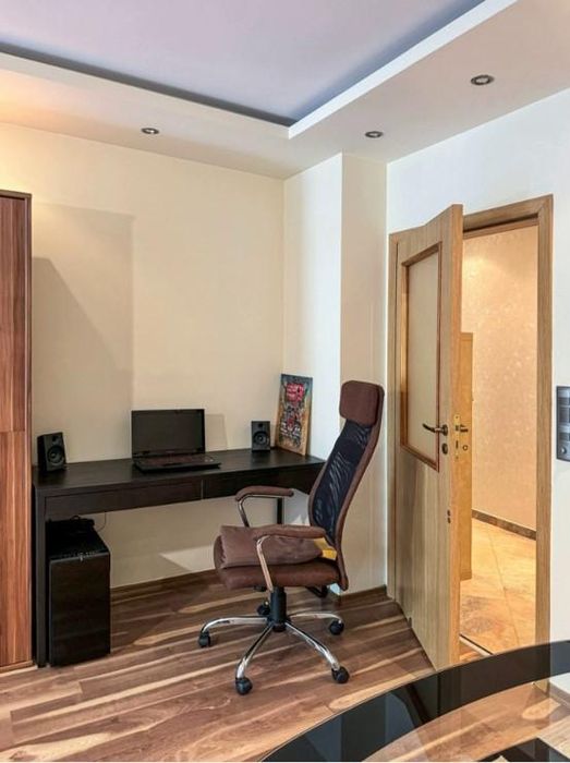 Дава се под наем Двустаен апартамент в София, Оборище - 70 кв.м за 650 € - Снимка #2