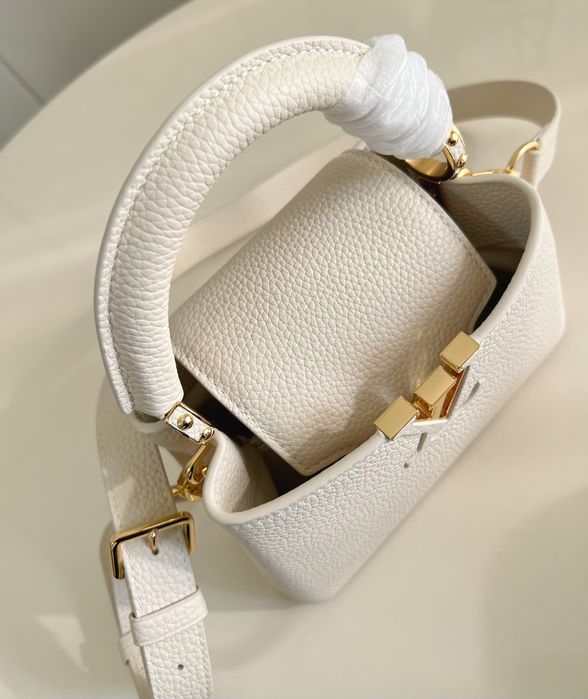 Geanta Louis Vuitton Capucines 21cm, tip Premium