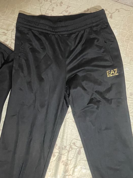 Екип Emporio Armani