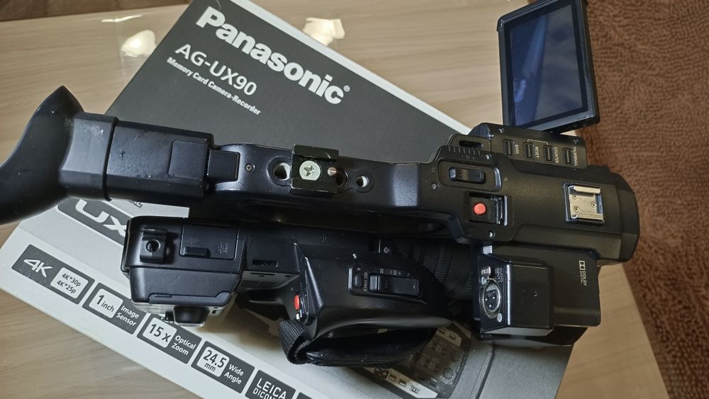 Видеокамера Panasonic AG_UX90