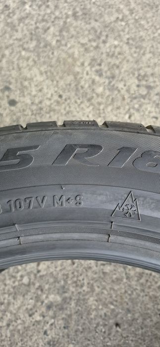 2 anvelope iarna noi Pirelli 275/45/18.Pretul este pe bucata.