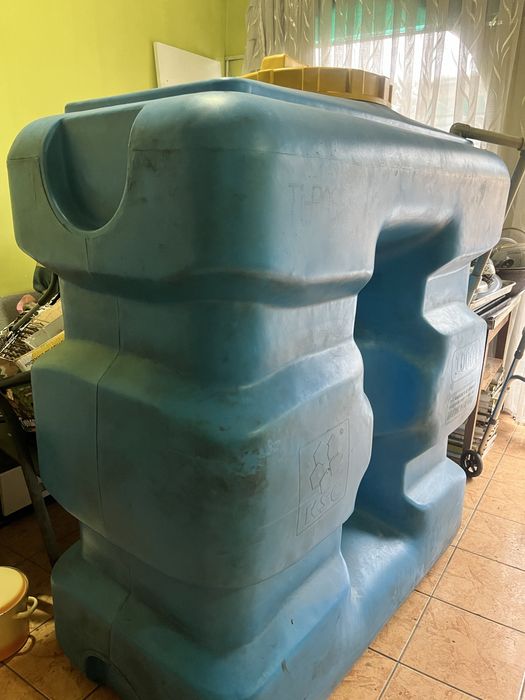 Бак; почти новый