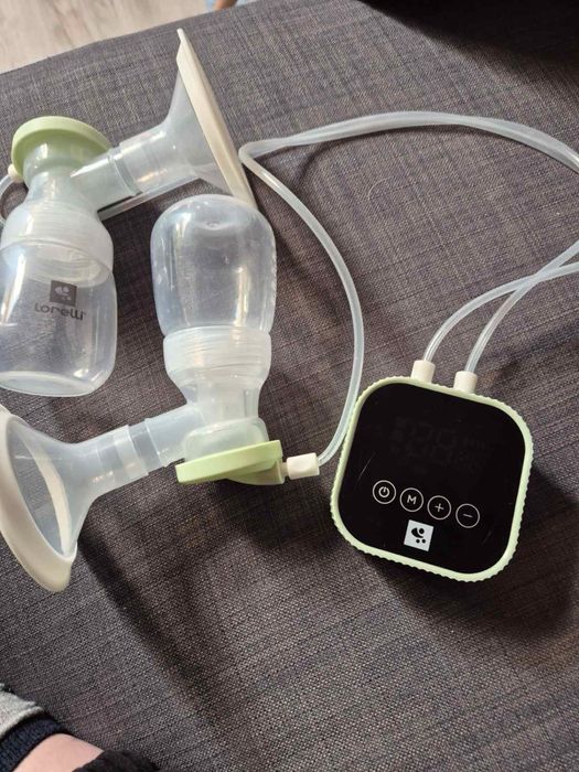 Помпа за кърма Momcozy M9 с още една помпа подарък към нея