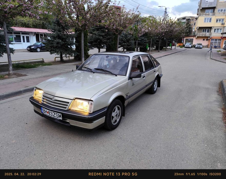 Opel Ascona C, 1986, 37000 km (km certificați RAR), impecabilă, fără rugină! Accept unele schimburi!