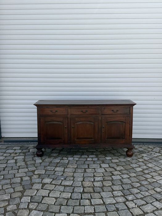 Масивен дървен шкаф / скрин – класически стил