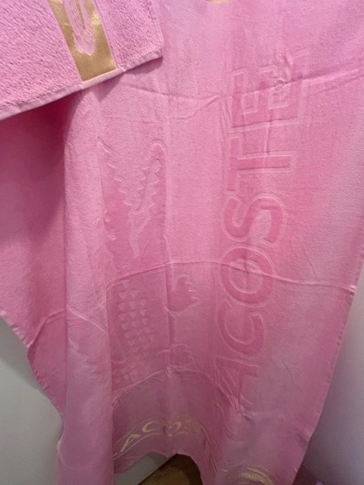 Prosop roz Lacoste