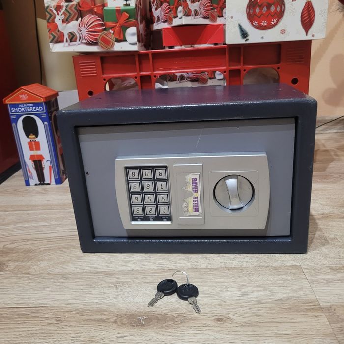 Метален сейф     .