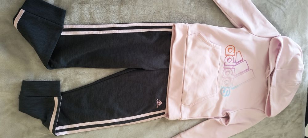 Trening fete Adidas 7 Ani, impecabil 100 ron