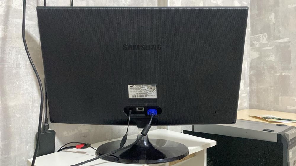 Монитор FullHD 27 дюймов Samsung