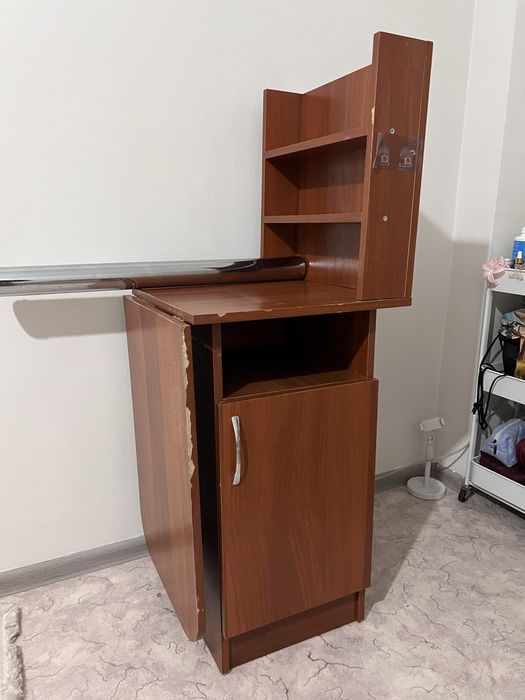 Маникюрный стол