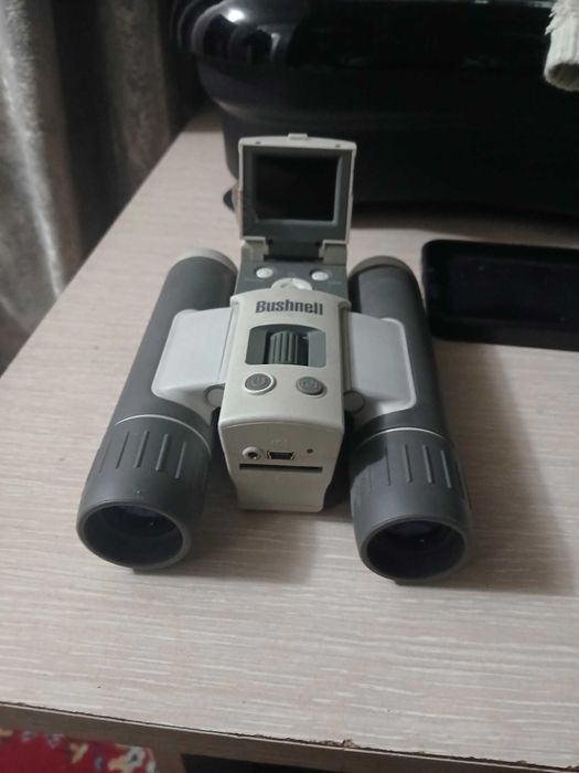 Цифровой бинокль Bushnell с камерой.