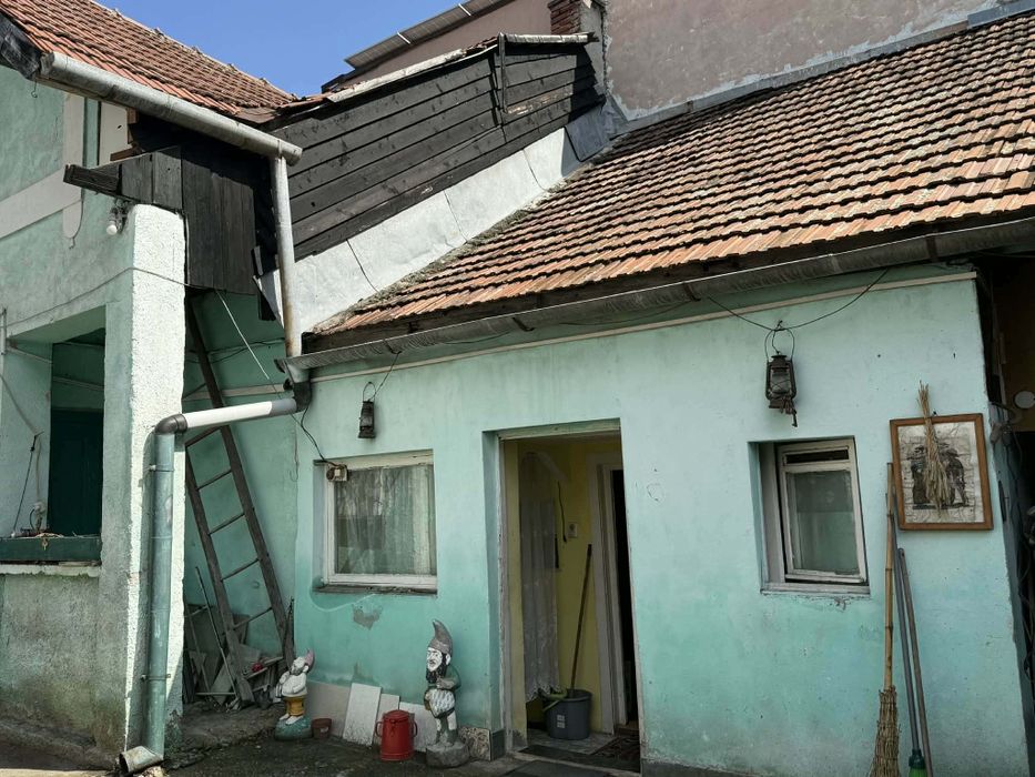 Vand casa pe strada Actorului