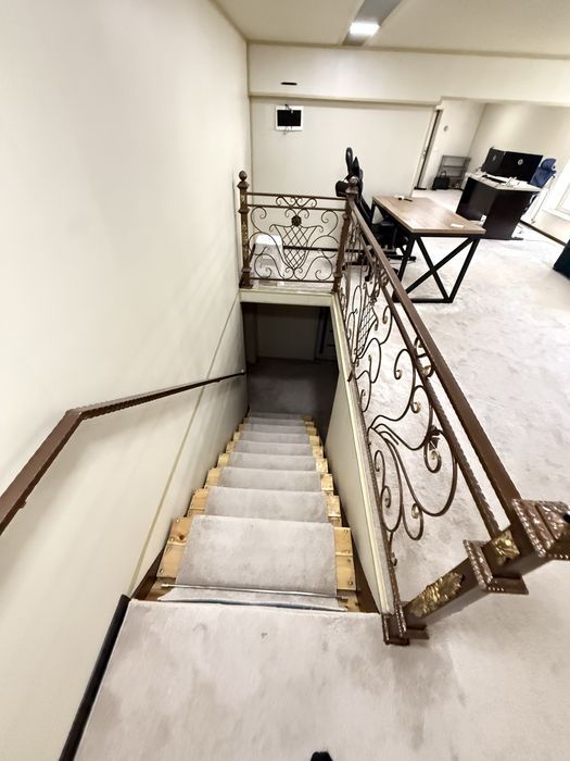Mirzo Ulug‘bek tumanida 132 m² tayyor ofis / podval 2 qavatli