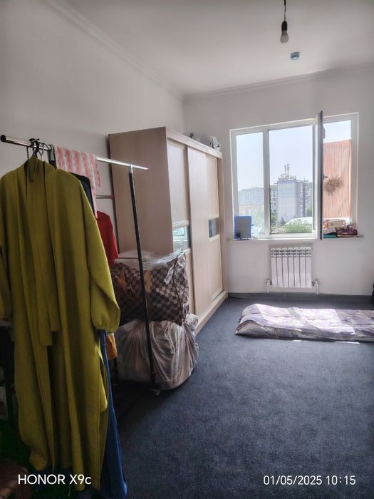 Student va ishlaydigan qizlar olamiz