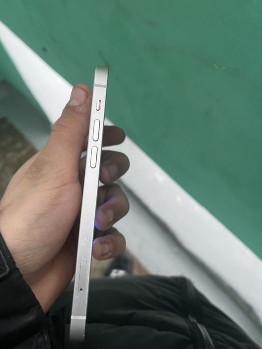 Продам айфон 12