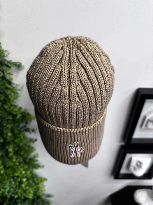 Зимна шапка Moncler - нова