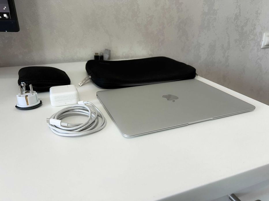 Macbook 2016 / 8GB / 512GB SSD