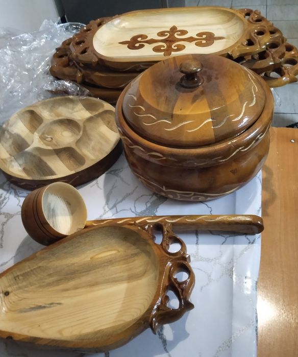 Набор из дерева и остау