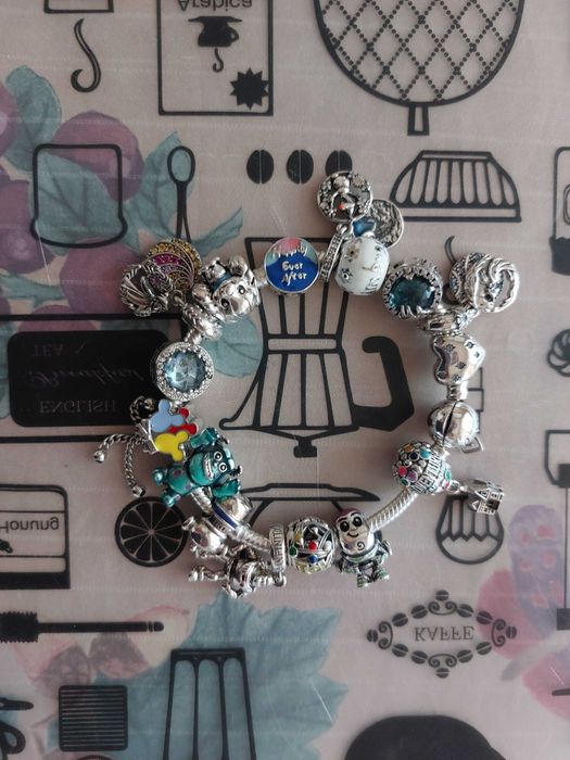 Сребърни Pandora гривни и талисмани