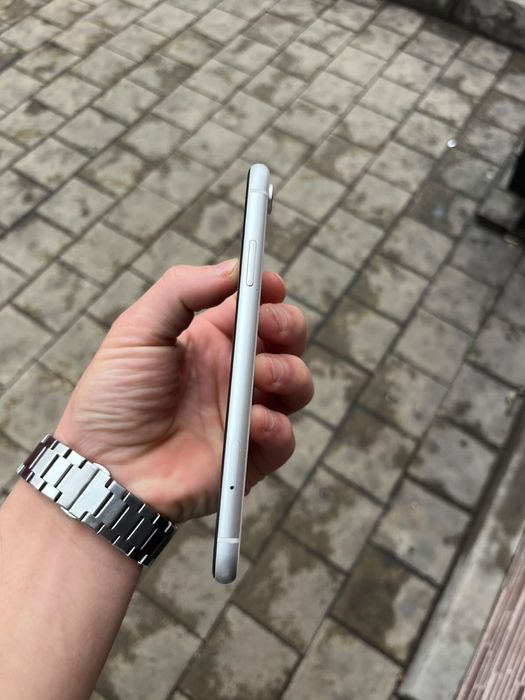 Продаю Айфон хр 64