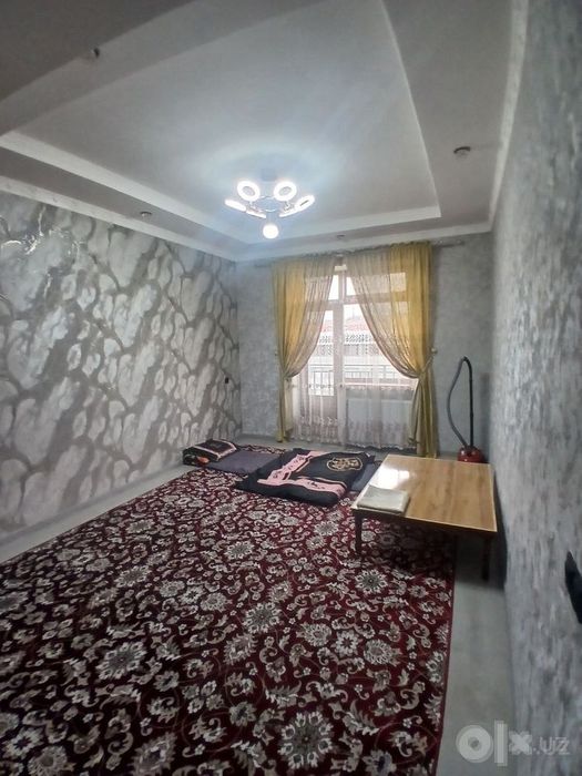 Олмазорский район, рядом с метро Беруни.