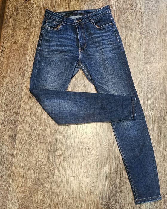 Женские джинсы Bershka