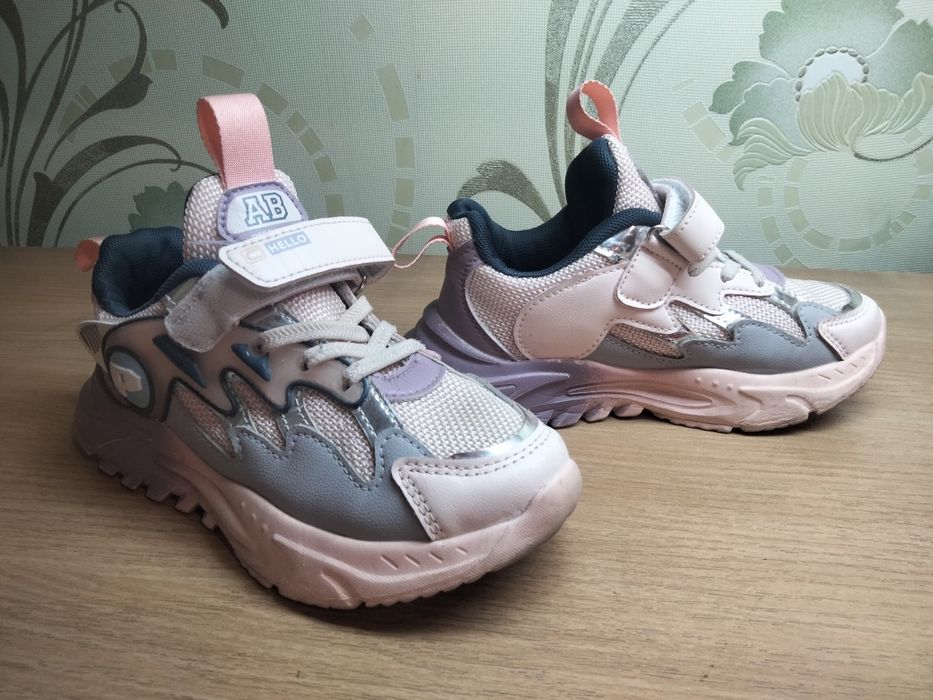 Детские спортивные кроссовки