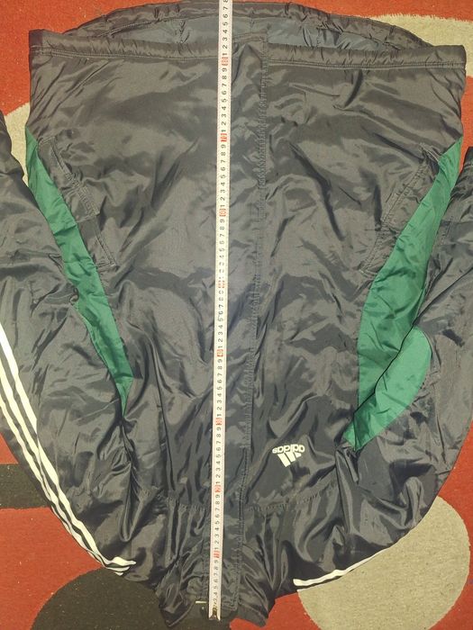 geaca adidas XL cu mic defect