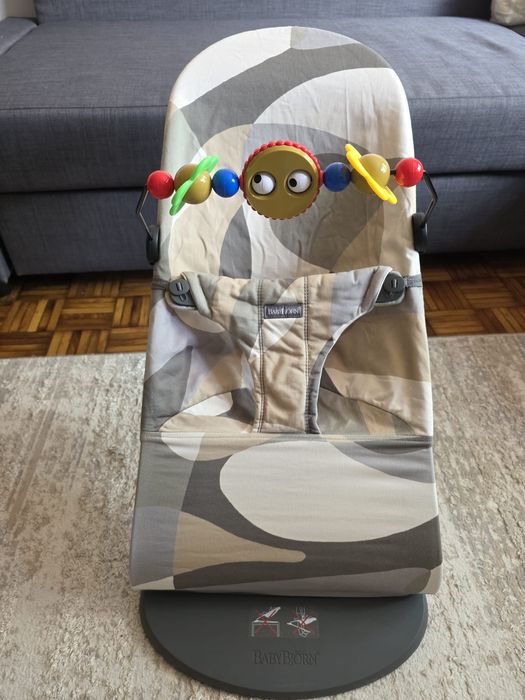 Balansoar BabyBjorn Bliss Khaki/Verde + jucărie