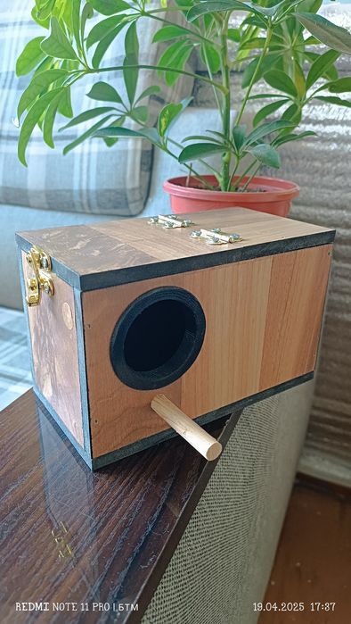 Гнездовой домик для попугаев