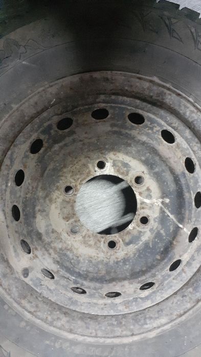 Резина на автомобиль.