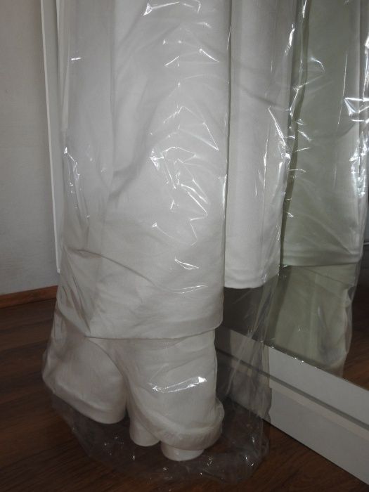 Vand rochie de mireasa, croi si material deosebit.