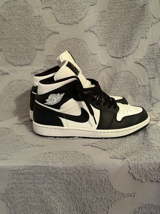 Jordan 1 mid white metallic gold obsidian