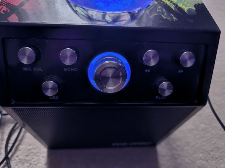 Караоке система. С батерия и 2микрофона