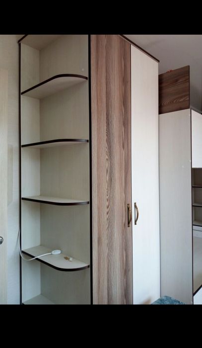 Шкаф платяной с полкой