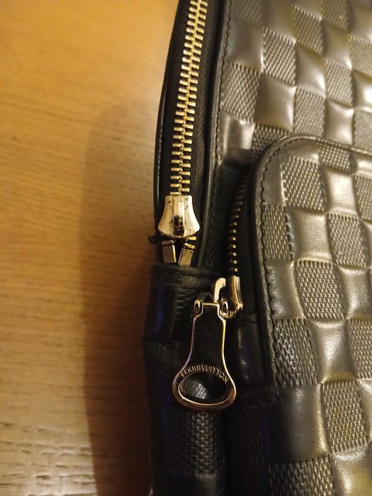 Louis vuitton sling bag
