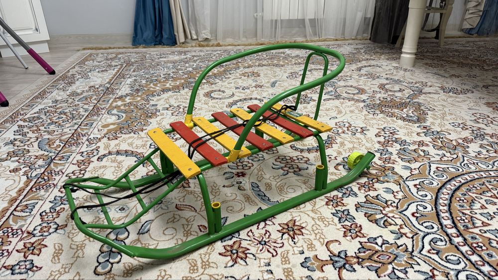 Продам санки  почти новые